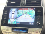 【パノラミックビューモニター】専用のカメラにより、上から見下ろしたような視点で360度クルマの周囲を確認することができます☆死角部分も確認しやすく、狭い場所での切り返しや駐車もスムーズに行えます。