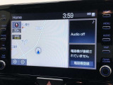 ディスプレイオーディオ装着車。ディスプレイとスマホを連携で、様々なアプリを使用できます。マップのアプリを繋げて、ナビゲーションとして使用できます。