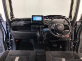 【前方視界】開放的な前方視界!運転がしやすく疲れにくいです♪窓が大きく、見通しがとっても良いおクルマですよ♪