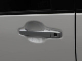 電子キーをカバンやポケットに持っていれば、ドアハンドルやバックドアに付いているボタンを押すだけでドアの開閉ができます。手が塞がっている時、カバンの中からカギを探す必要がありません。