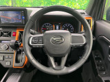 インテリアに合わせたデザインのステアリングは、運転される方のことも考え、運転しやすい形状、大きさです。是非一度、実際に触ってお確かめください。