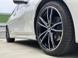 BMW純正アルミホイールです。納車時にはアルミホイールコーティングも承っております!是非ご検討下さいませ。
