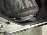 痛みの出やすい運転席シートの角、フロアマット、座面、ともに良好です