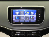 7型ナビゲーション付きです。バックカメラも付いて車庫入れ・駐車も安心です。Bluetooth対応機器を登録して快適な室内空間を実現できます。