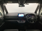 【前方視界】開放的な前方視界!運転がしやすく疲れにくいです♪窓が大きく、見通しがとっても良いおクルマですよ♪