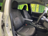 運転席まわりには十分なスペースがあり、大柄な方でもゆったり運転していただける環境です。