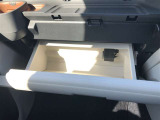 充実の小物入れを完備。ついつい貯めがちな小物をスッキリ収納できますね。