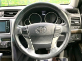 【純正革巻きステアリング】上質な革を使用することで、手にしっかり馴染みとても運転しやすいハンドルです♪