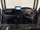 【前方視界】開放的な前方視界!運転がしやすく疲れにくいです♪窓が大きく、見通しがとっても良いおクルマですよ♪