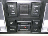 両側パワースライドドア付きだから、狭い駐車スペースなどでの 乗り降りラクラク!小さなお子さまのいるご家庭には嬉しい装備。