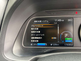 エマージェンシーブレーキは前方の車両や歩行者との衝突回避をサポートします。車両や歩行者と衝突の恐れがある時に警報とブレーキにより、運転者の衝突回避操作を支援します。