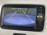 【バックカメラ】駐車時に後方がリアルタイム映像で確認できます。大型商業施設や立体駐車場での駐車時や、夜間のバック時に大活躍!運転スキルに関わらず、今や必須となった装備のひとつです!