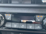 運転席・助手席にはシートヒーターが付いています。