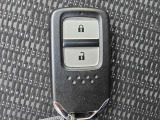 便利なスマートキー付き。キーを取り出さずにドアの施錠・解錠やエンジン始動が可能です。