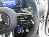 ハンドルスイッチ(右)は、運転中に手を離さず安全に操作できます。マルチファンクションディスプレイを操作します。