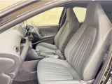 トヨタ中古車「まるごとクリーニング」施工済。外装はもちろん内装はシートを外して見えない所まで徹底洗浄しています。