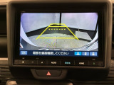 リバースギアに入れるだけで後方の表示へ切り替わります。夜間や雨の日の駐車も楽になりますよ。