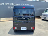 後部座席はプライバシーガラスとなっています。座っている人や置いてある荷物が見えにくくなっているのでプライバシーの確保が出来ます。ぜひ見て確認してみて下さい