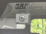 【ドライブレコーダー】ドライブレコーダー装備!走行中はもちろん、あおり運転や事故に遭遇した際、映像で記録し、万一のリスクに備えます。※記録用SDカードはお客様ご自身でご準備いただく必要があります。