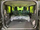 普段のお買い物や通勤、送迎等に十分な荷室スペースを確保しております。セカンドシートを倒すと、大きな荷物の積載も可能です♪