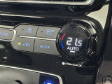 オートエアコン付きなので一度、気温を設定すれば自動的に過ごし易い温度に調整してくれますよ。 車内をいつでも快適空間にしてくれます。