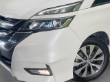 【LEDヘッドライト】悪天候や夜間走行時も良好な視界を確保し安心して運転できる高輝度LEDヘッドライトを装備!点灯速度が早く、消費電力も抑えられています。