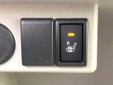 【シートヒーター】寒い日に重宝するシートヒーター!エアコンより早く温まってくれるので寒がりの人も安心ですね♪エアコンの温風は乾燥するから苦手、という方にもをおすすめです。