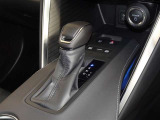 電動パーキングブレーキ・ブレーキホールドを装備してます。ホールド機能は信号待ちが多い一般道で疲労軽減になり、大好評です!