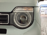 LEDヘッドライトは、点灯の瞬間から最大光量を発揮し、突然暗くなるトンネルなどでの安定感を高めます。