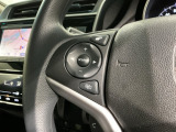 ステアリングにオーディオ操作スイッチが付いています。オーディオ画面に直接タッチしなくても操作が出来ますので、運転に集中できます。