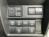 パワースライドドア付で、挟み込み防止機能によりお子様の乗り降りも安心!車内・車外のドアハンドルからはもちろんのこと運転席スイッチやリモコンキーからも開閉操作が可能で大変便利な装備となっております!
