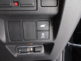 パワーテールゲートの開閉、横滑りを防ぐVSA等のスイッチ類は運転席の右側、手の届きやすい位置にあります。