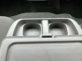 ドリンクホルダーがあるのはとっても便利!折りたたむとコンパクトに収納できます☆