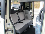 届出済未使用車ですので、内装もキレイです♪ また、シートカバーの取付等も承ってましたのでお気軽にご相談ください♪