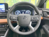 インテリアに合わせたデザインのステアリングは、運転される方のことも考え、運転しやすい形状、大きさです。是非一度、実際に触ってお確かめください。