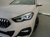 安心のBMW認定中古車は100項目の箇所を徹底的にチェック致します。機械的な箇所や電気系、コンピューターなどをご納車前に点検し、交換基準に達した部品は全て新品に修理返品した後にご納車致します。