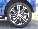 純正のアルミホイールが足元を飾ります!タイヤサイズは165/55R15になります。