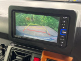 【バックカメラ】駐車時に後方がリアルタイム映像で確認できます。大型商業施設や立体駐車場での駐車時や、夜間のバック時に大活躍!運転スキルに関わらず、今や必須となった装備のひとつです!