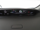 メーターはインテリアの上部にあり運転中でも視線移動が少なく安全です☆☆☆