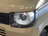 LEDヘッドライトは、点灯の瞬間から最大光量を発揮し、突然暗くなるトンネルなどでの安定感を高めます。