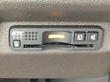 ハンドルの右下にETCがついています。高速道路の料金所の通過も楽々です!。 カードの取り出しもしやすい場所についています。