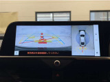 真上から見下ろしたような視点で車とその周囲を確認出来る画面と、車両後方を映し出すバックモニター画面の2つを表示してくれます。