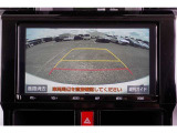 【バックモニター】 後退時に車両の後ろ側を表示します。車庫入れなどでバックする際に安心です。