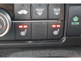 シートヒーター装備付き車!!座席に埋め込まれた電熱線によりシートを暖めることが出来る装備で、温められたシートは、寒い冬には最適です!!