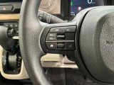 ステアリングにオーディオ操作スイッチが付いています。オーディオ画面に直接タッチしなくても操作が出来ますので、運転に集中できます。
