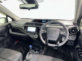 運転席まわりです。 各操作スイッチは使いやすい位置に配置されてます。