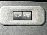 【パワーバックドア】スマートキーや運転席のボタンを押すだけでリアゲートが自動で開閉します!荷物を持っている時や、高い位置にあるバックドアを閉める際に便利な機能です♪
