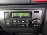 オートエアコンを装着しておりますので車内をお好みの快適な温度に保つことが可能です!リヤクーラー&ヒーターも付いているので後席に座る人も快適に過ごすことが出来ます!