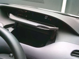 運転席前にも小物入れが付いています。