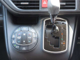 オートエアコンで簡単に車内の温度調節ができます!